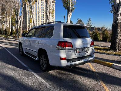 Lexus LX570-2