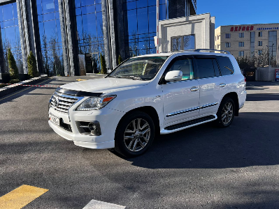 Lexus LX570-1