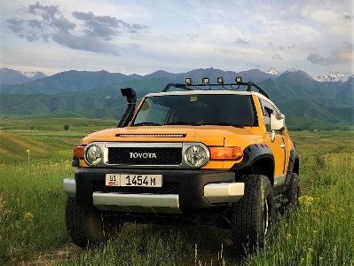 Toyota FJ-Cruiser Yellow-1